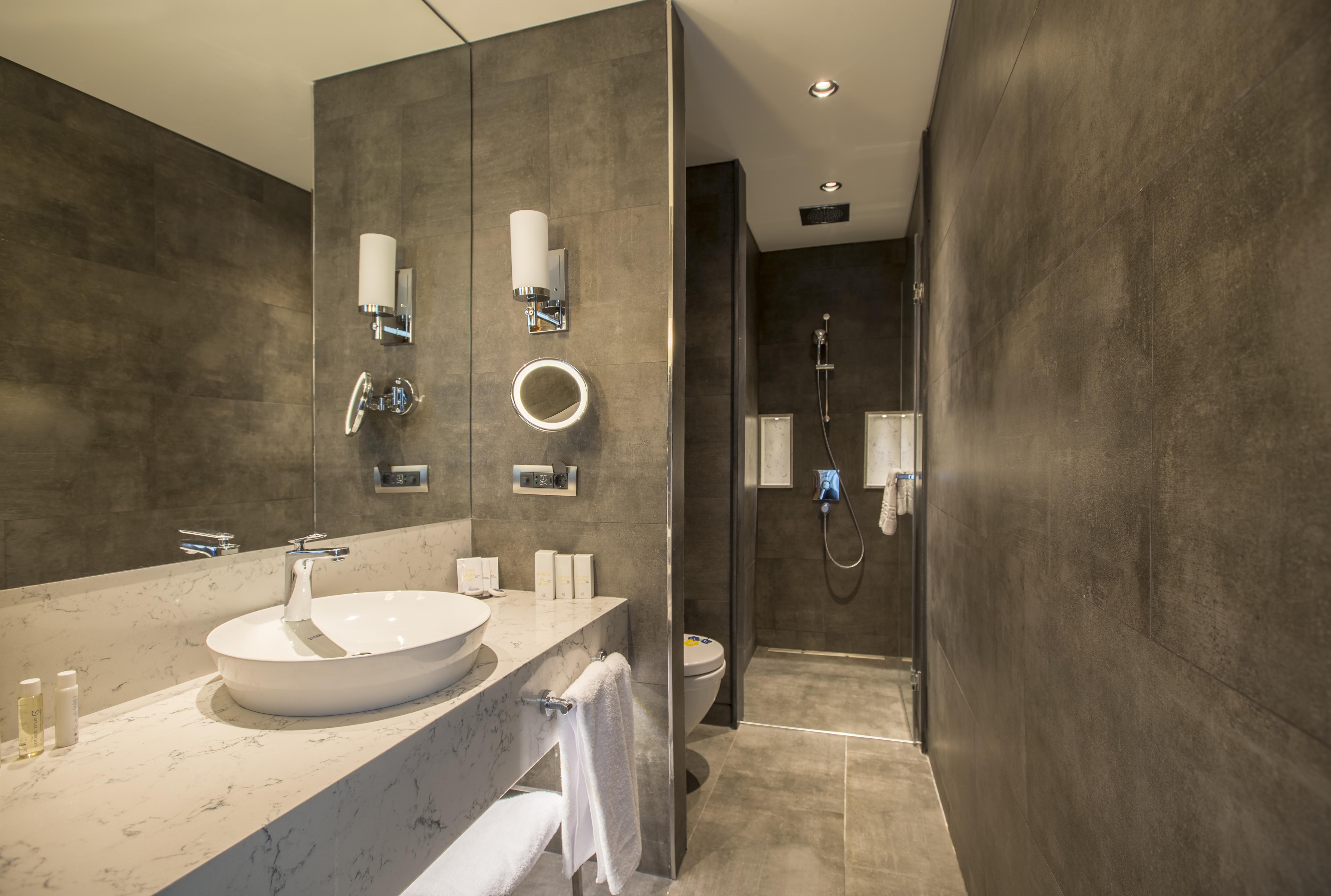 Golden Tulip Istanbul Bayrampasa Hotel Kültér fotó Bathroom